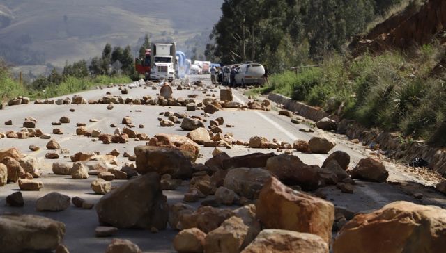 Un comunario del Valle Alto denuncia llorando que son obligados a bloquear