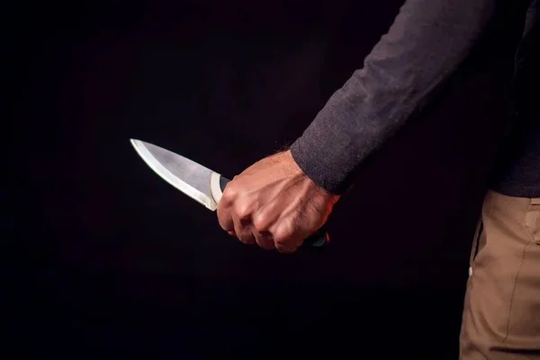 Un pintor apuñaló a su expareja hasta matarla e hirió a otras dos personas