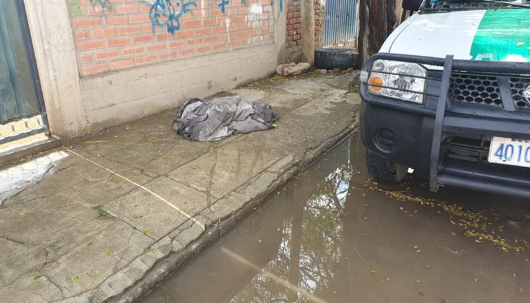 «Sólo encontré a mi hijo botado en la calle», dijo la madre del joven apuñalado