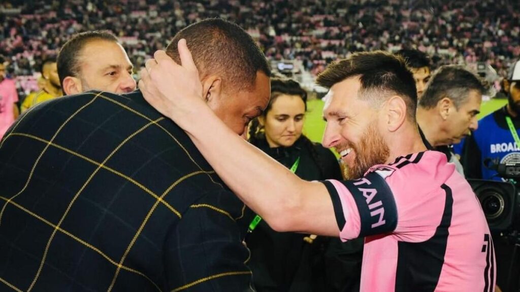 Will Smith saluda a Lionel Messi tras el triunfo del Inter Miami