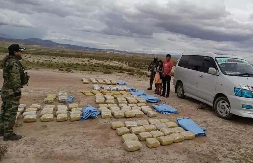 Una pareja es sorprendida transportando 156 kilos de marihuana en la carretera