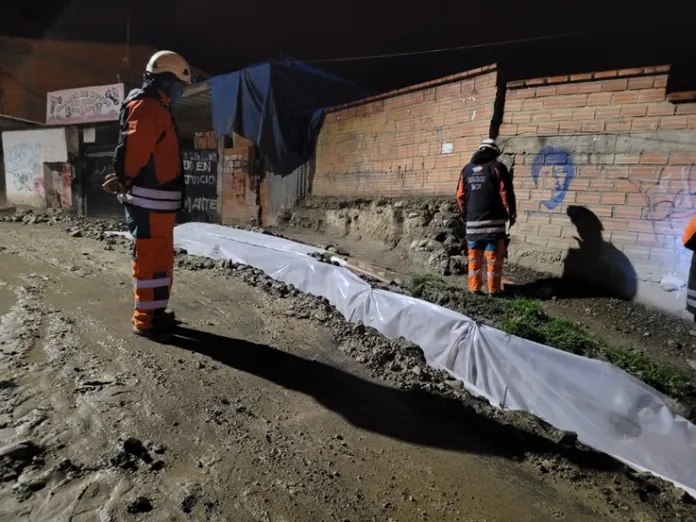 Sifonamientos, derrumbes e inundaciones por lluvias afectan al menos a 9 zonas de La Paz