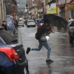 Lluvias dispersas y tormentas eléctricas activan alerta naranja en todo el país