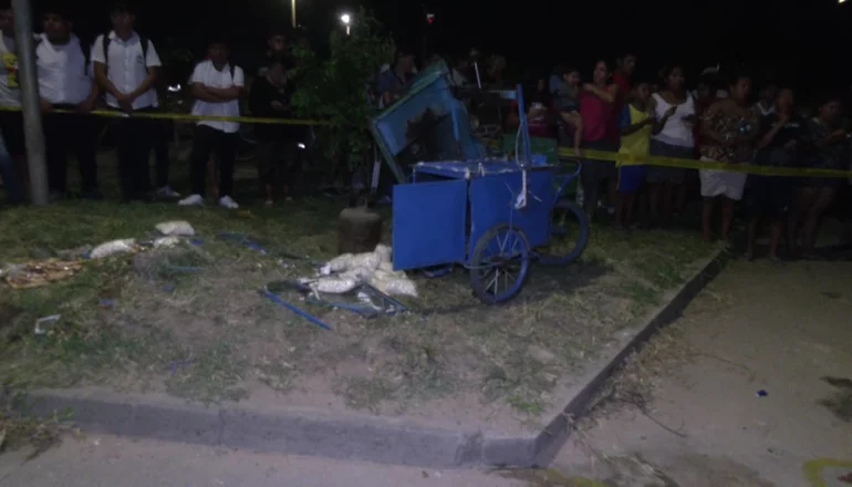 Vendedora de pipocas muere atropellada frente a colegio en Santa Cruz