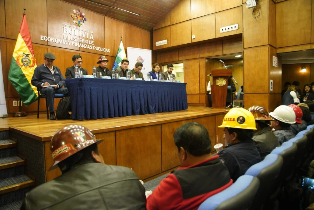 Conforman Comisión Económica para negociar el incremento salarial planteado por la COB