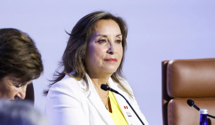 Allanan la vivienda de la presidenta de Perú en medio de escándalo por relojes Rolex