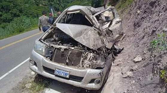 Hombre de 43 años fallece tras el embarrancamiento de un camión en la ruta a Samaipata