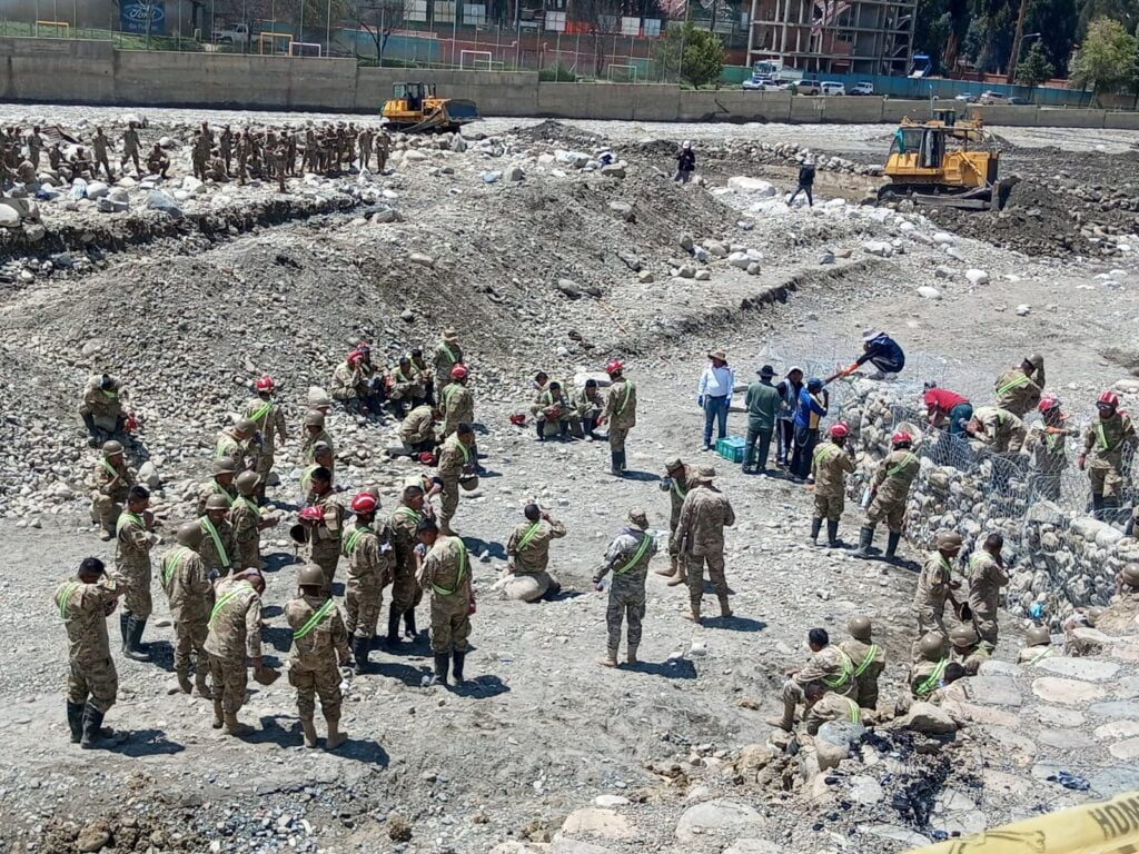 Vecinos de la zona Sur se unen a las obras e invitan alimentos