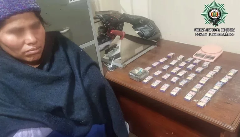 Mujer vendía droga en cajetillas de fósforo cerca de un colegio en Sucre