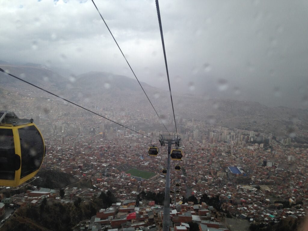 Suspenden las operaciones en Mi Teleférico por tormenta eléctrica
