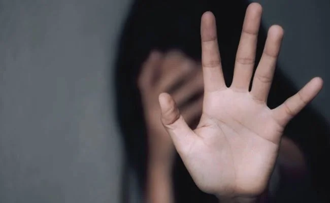 Hombre viola a una joven de 20 años en plena vía pública de Sucre