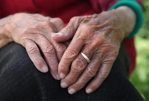 Un hombre ebrio mató a golpes a su abuela de 83 años en Tarija