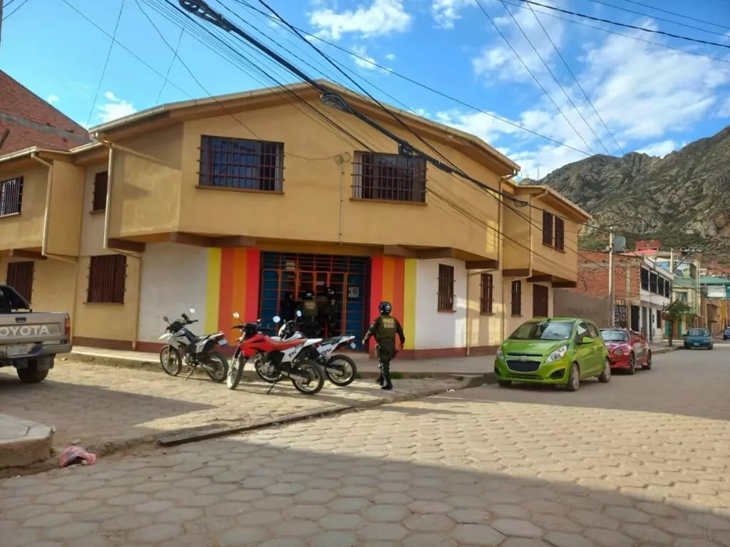 Una adolescente cae del segundo piso de la Casa Municipal de la Mujer en Oruro