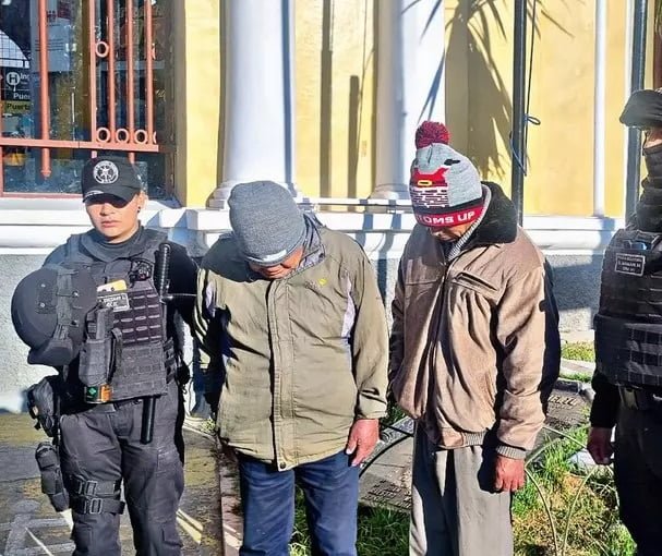 Desarticulan banda de falsos policías en la Terminal de buses de La Paz