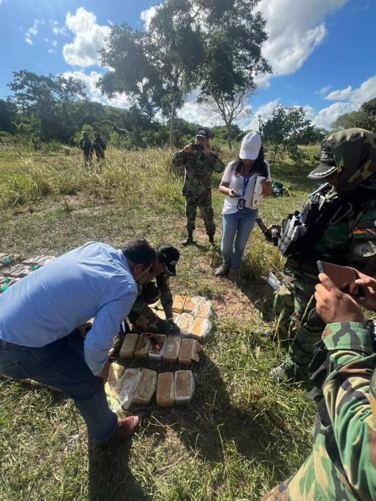 FELCN incinera más de 208 kilos de cocaína y 25 kilos de marihuana en Santa Cruz