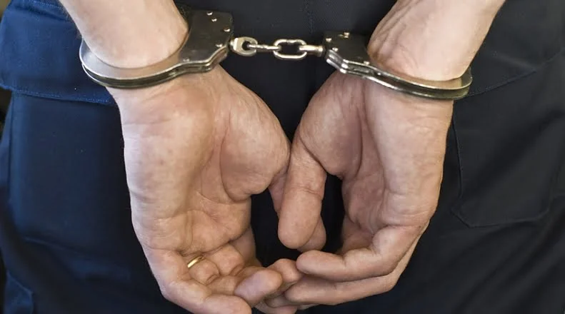 Aprehenden a un hombre que golpeó a su pareja en Satélite Norte y fue filmado por transeúntes