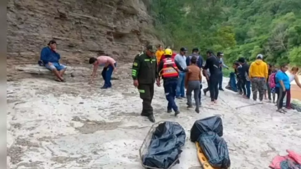 Padre e hijo pescaban, la corriente los venció y se ahogaron