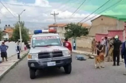 Hombre pierde la vida al ser aplastado por su vehículo en Cochabamba