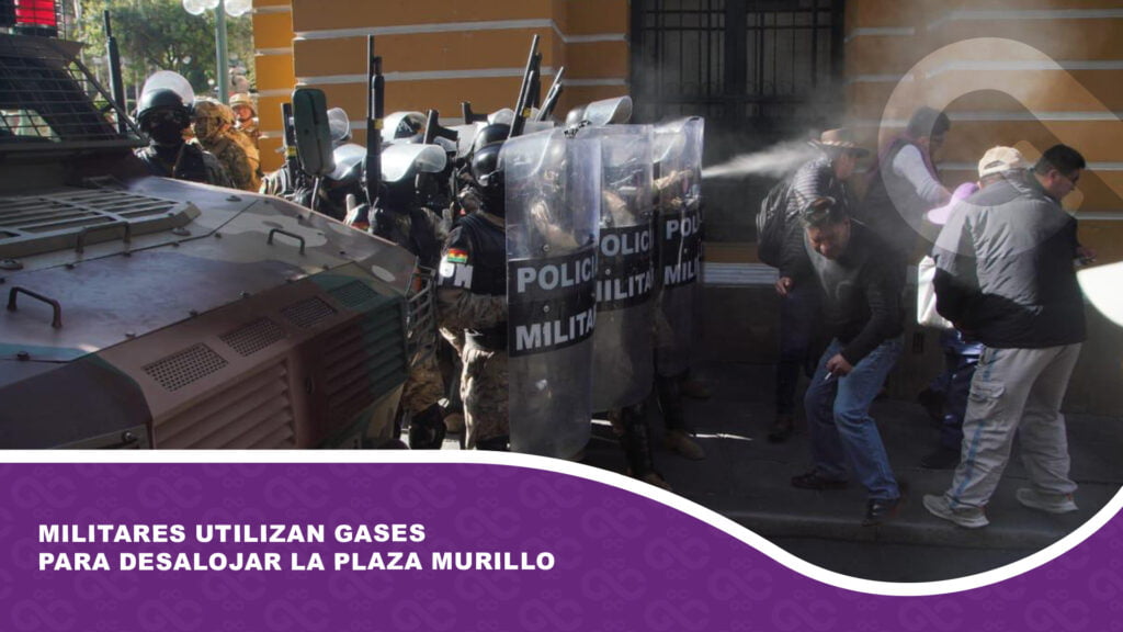 Militares utilizan gases para desalojar la Plaza Murillo