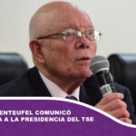 Óscar Hassenteufel comunicó su renuncia a la Presidencia del TSE