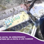 Un vehículo de Entel se embarranca al menos 30 metros en la ruta a los Yungas