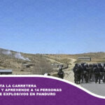 Policía habilita la carretera La Paz – Oruro y aprehende a 14 personas en posesión de explosivos en Panduro