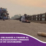 Periodistas obligados a tirarse al suelo ante bloqueadores armados en el trópico de Cochabamba