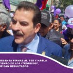Reyes Villa presenta firmas al TSE y habla de que no es tiempo de los “teóricos”, sino de los que dan resultados