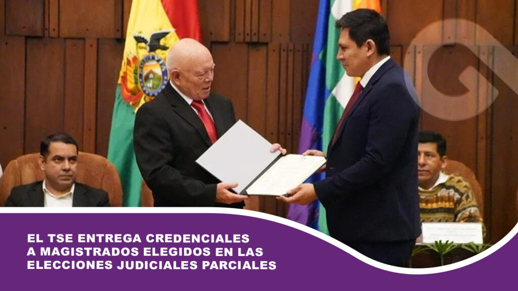 El TSE entrega credenciales a magistrados elegidos en las elecciones judiciales parciales