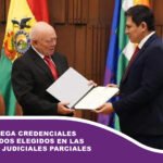 El TSE entrega credenciales a magistrados elegidos en las elecciones judiciales parciales