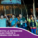 Vigilia que evita la detención de Evo Morales vuelve a aparecer armada con palos