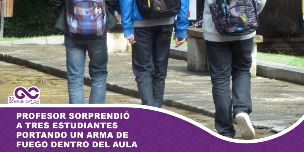 Profesor sorprendió a tres estudiantes portando un arma de fuego dentro del aula