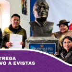 Senado entrega busto de Evo a evistas