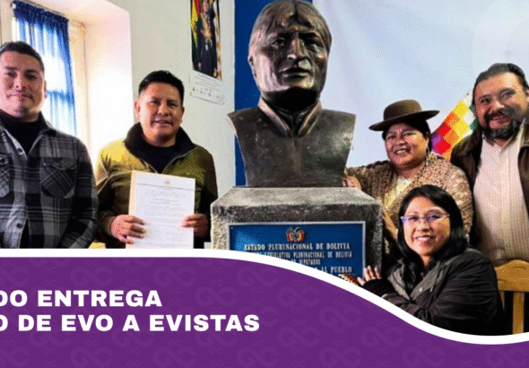Senado entrega busto de Evo a evistas