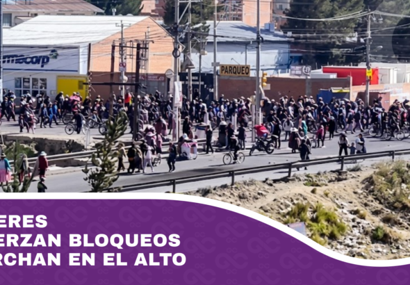 Choferes refuerzan bloqueos y marchan en El Alto