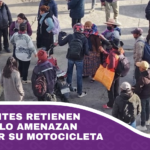 Manifestantes retienen a sujeto y lo amenazan con quemar su motocicleta