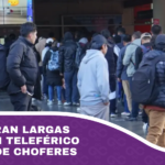 Se registran largas filas en Mi Teleférico por paro de choferes