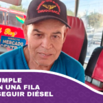 Chofer cumple 80 años en una fila para conseguir diésel