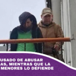Hombre es acusado de abusar a sus hijastras, mientras que la madre de las menores lo defiende