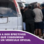 Aprehenden a dos efectivos de la Felcn sorprendidos consumiendo alcohol en un vehículo oficial